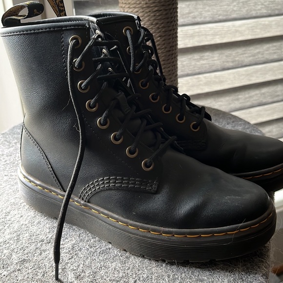 Dr Martens Airwair boots - Picture 4 of 10